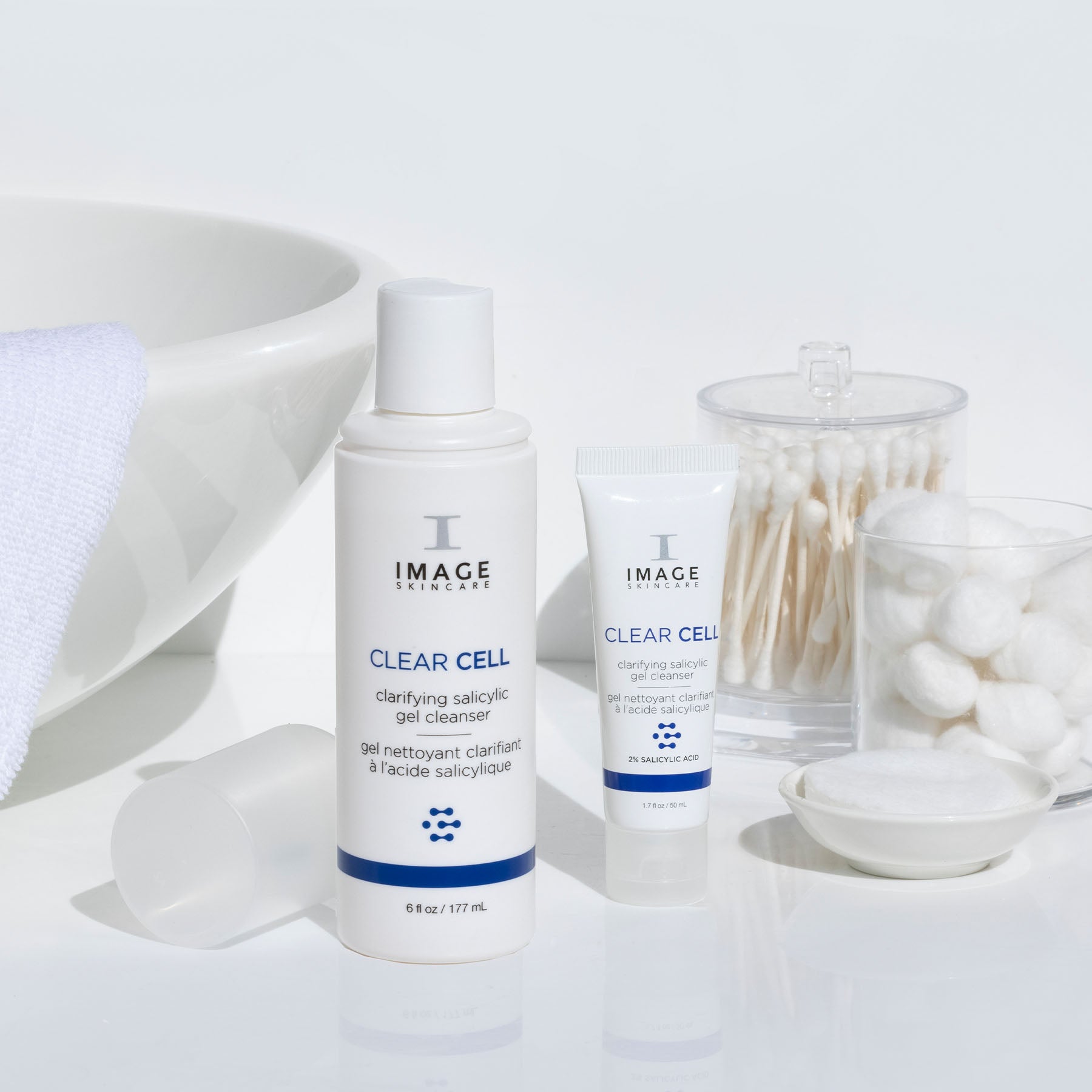 Discovery-size CLEAR CELL clarifying salicylic gel cleanser